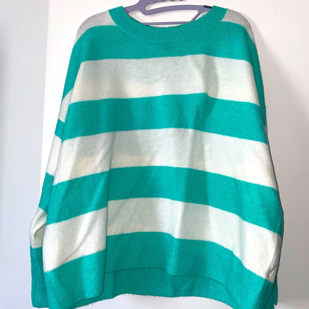 Light weight sweater